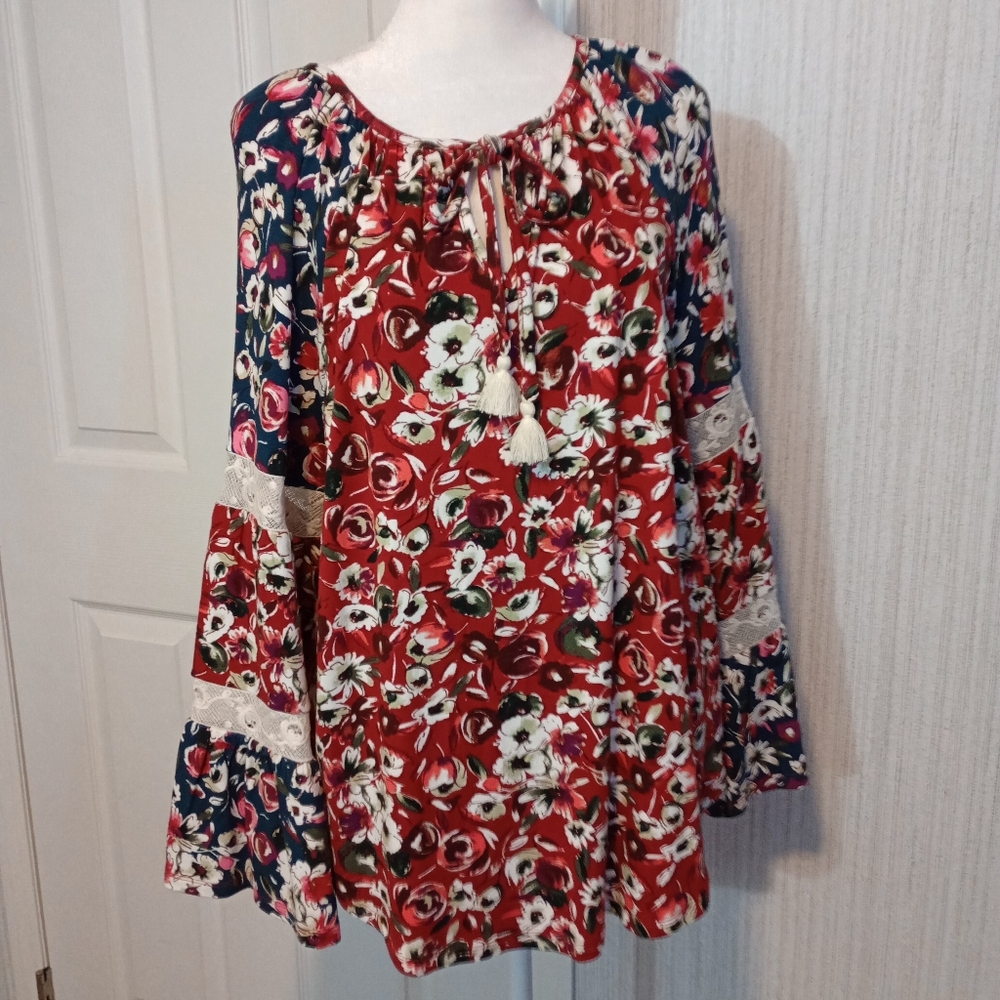Cupio Women’s Size L Viscose Top Burgundy Floral Asymmetrical Sleeves Lace NWT